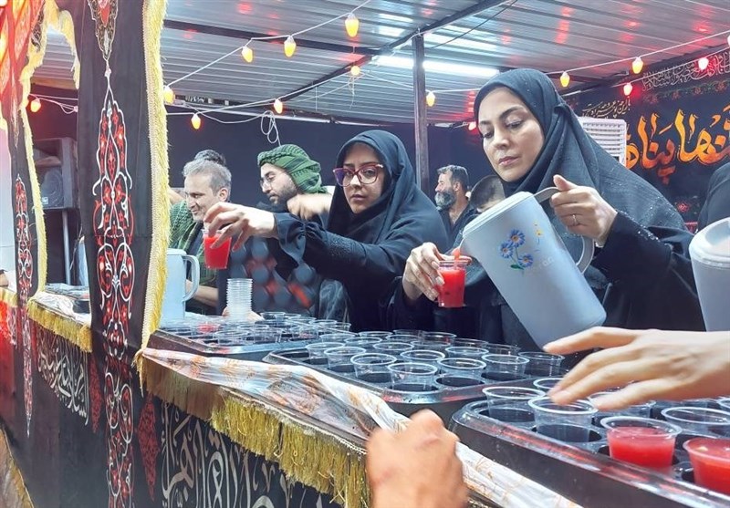 بازیگران «گاندو» به همراه چند هنرمند دیگر در کربلا + فیلم- اخبار رادیو و تلویزیون – اخبار فرهنگی تسنیم