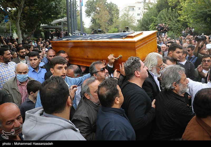 خداحافظی با آتیلا در پهنه رودکی / تا سینما زنده است؛ آتیلا پسیانی هم زنده است + فیلم و عکسخداحافظی با آتیلا در پهنه رودکی / تا سینما زنده است؛ آتیلا پسیانی هم زنده است + فیلم و عکس 7 بنیاد رودکی , تالار وحدت , تئاتر ,