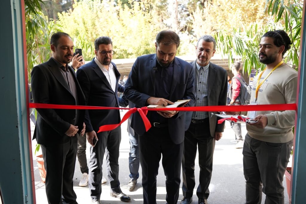 1699975547 637 سیزدهمین نمایشگاه کار دانشگاه شریف؛ میزبان ۲۰ هزار بازدیدکننده می