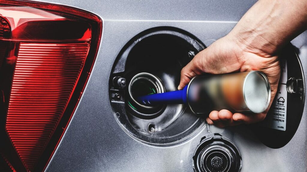 1702368651 737 برای تامین نیاز سرزمین، ناچار به افت کیفیت بنزین هستیم