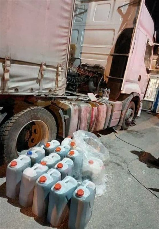 سگ های موادیاب گمرک شیشه کشف کردند