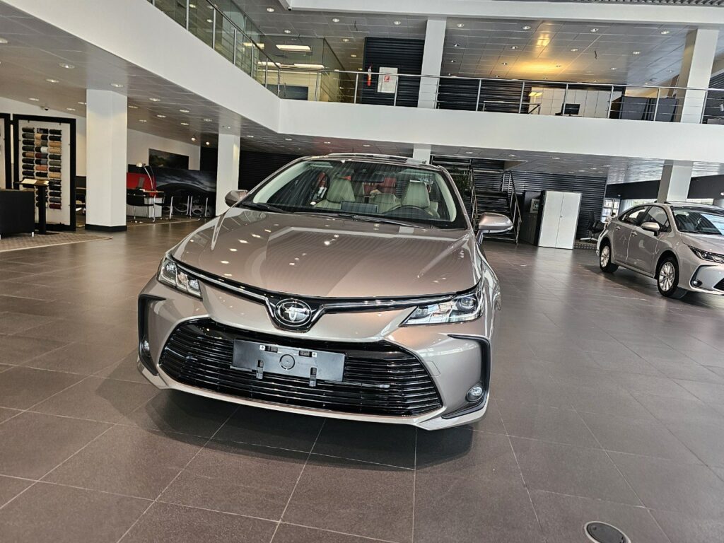 آشفتگی به واردات تویوتا کرولا رسید، چهار شرکت واردکننده و یک مدل ماشین!