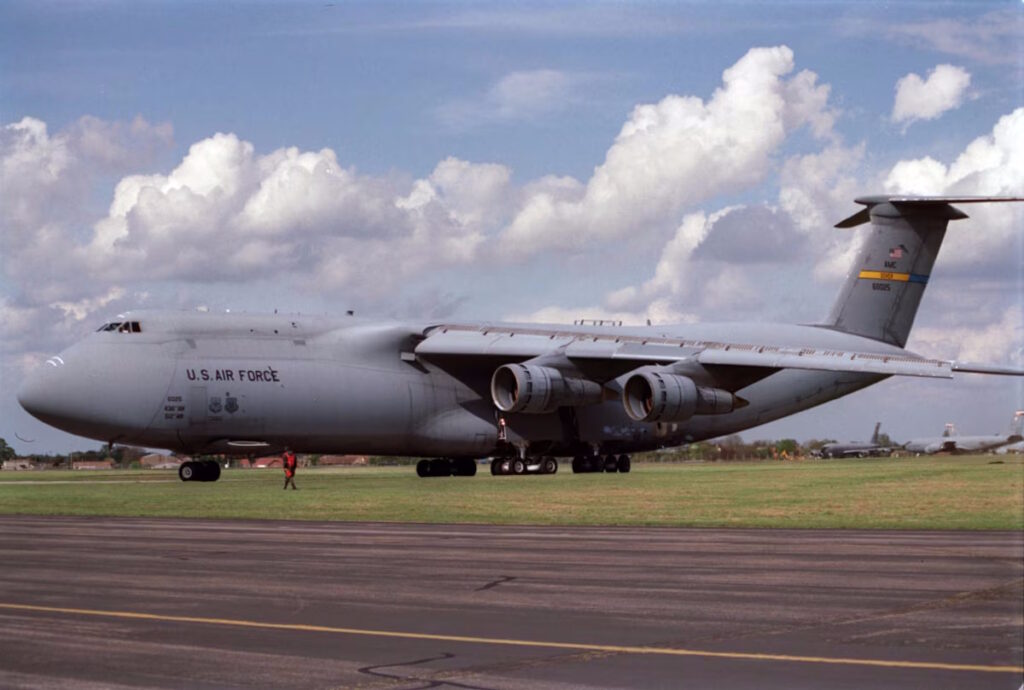 5 مسئله دلنشین در رابطه هواپیمای C-5M Super Galaxy 8 5 نکته جالب در مورد هواپیمای C-5M Super Galaxy