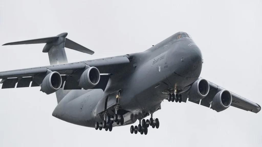5 مسئله دلنشین در رابطه هواپیمای C-5M Super Galaxy 2 5 نکته جالب در مورد هواپیمای C-5M Super Galaxy