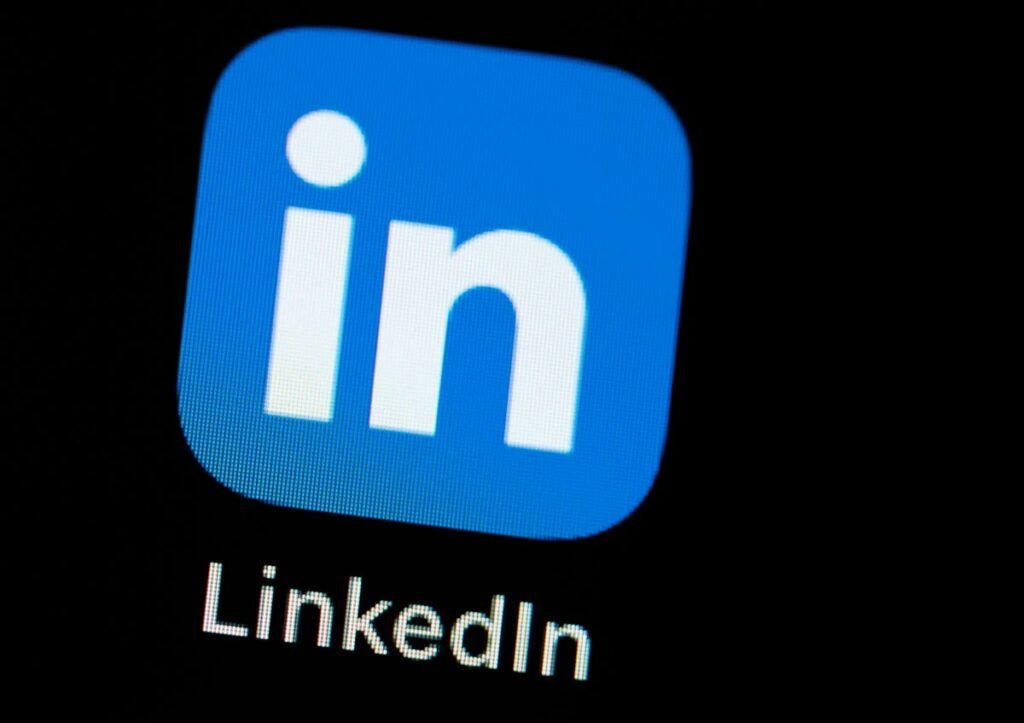 لینکدین در سال ۲۰۲۳ از اشتراک‌های پریمیوم ۱.۷ میلیارد دلار درآمد داشته است