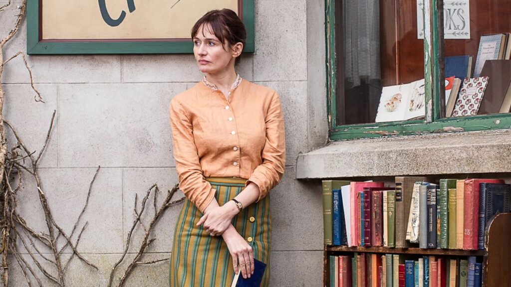 فیلم هایی که شما را برای خواندن کتاب ترغیب میکند_راسخ 27 The Bookshop