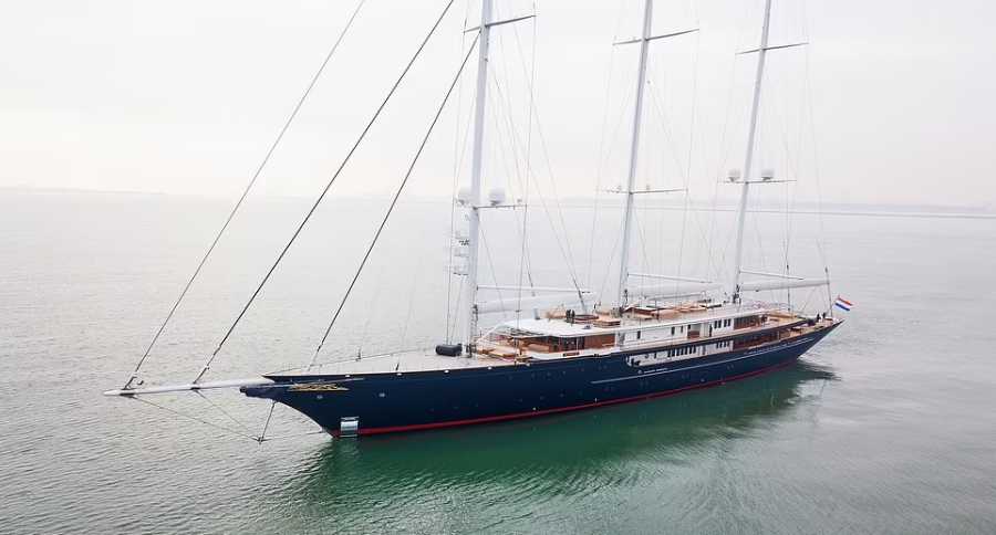 جف بزوس برای ساخت یک ساعت غول پیکر 42 میلیون