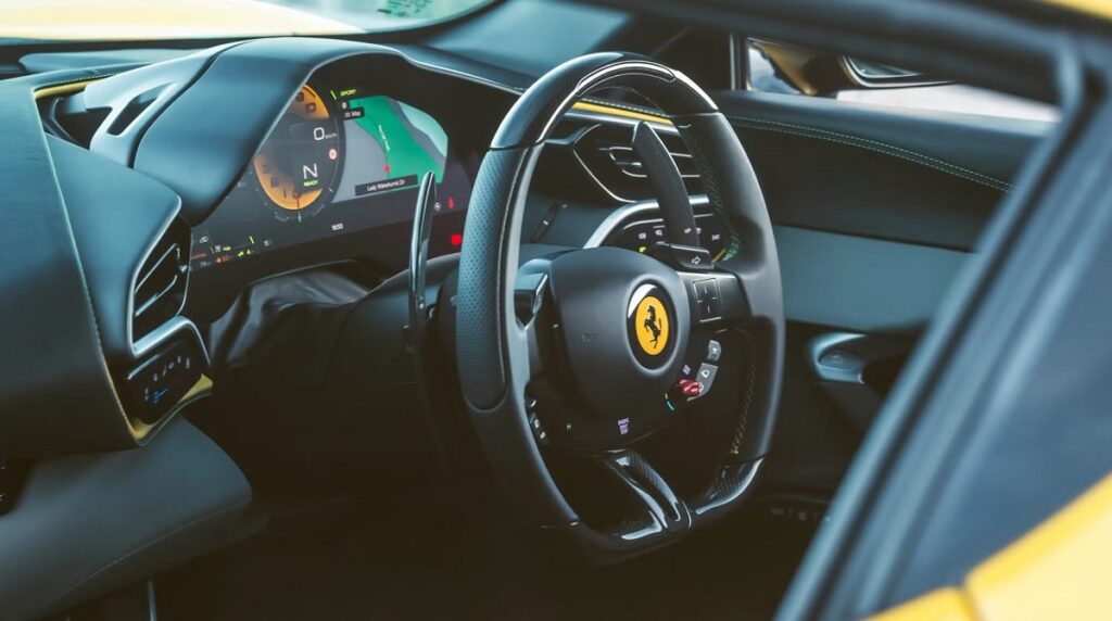 فراری مسیریابی ماهواره‌ای را کنار می‌گذارد چون تلفنها بهتر می باشند!_راسخ