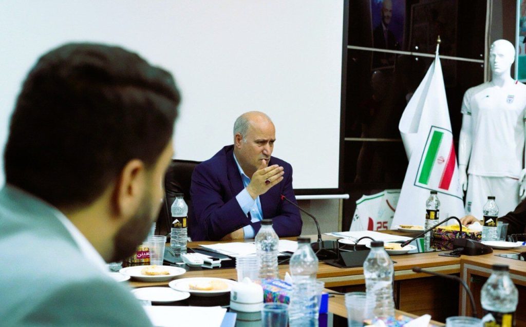 اصرار رئیس فدراسیون فوتبال بر استانداردسازی ورزشگاه‌ها برای فصل پیش‌رو_راسخ