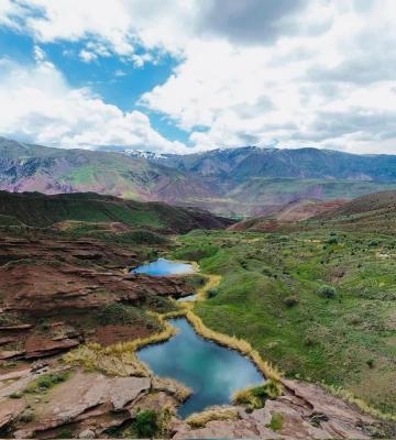 ترکیبی زیبا از دشت و کوه و آسمان در الموت+عکس