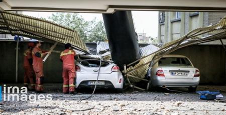 عکس جدیدی از له شدن سقف هیوندا وُلستر در پی سقوط جرثقیل روی ساختمان شهرداری در خیابان حافظ_راسخ
