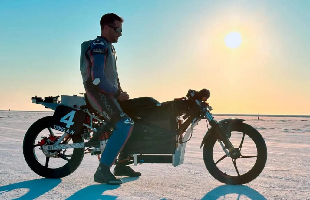 1728039798 117 موتور برقی RW 5 Voxan در آزمایش خود چهار رکورد شدت