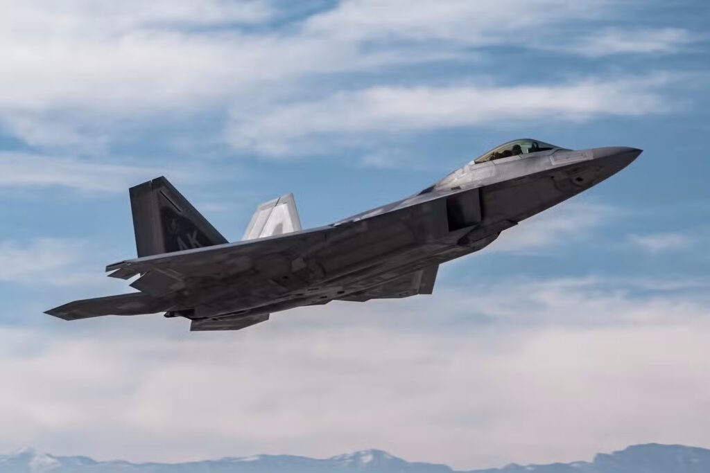 شدت جنگنده F-22 Raptor چه مقدار است؟_راسخ