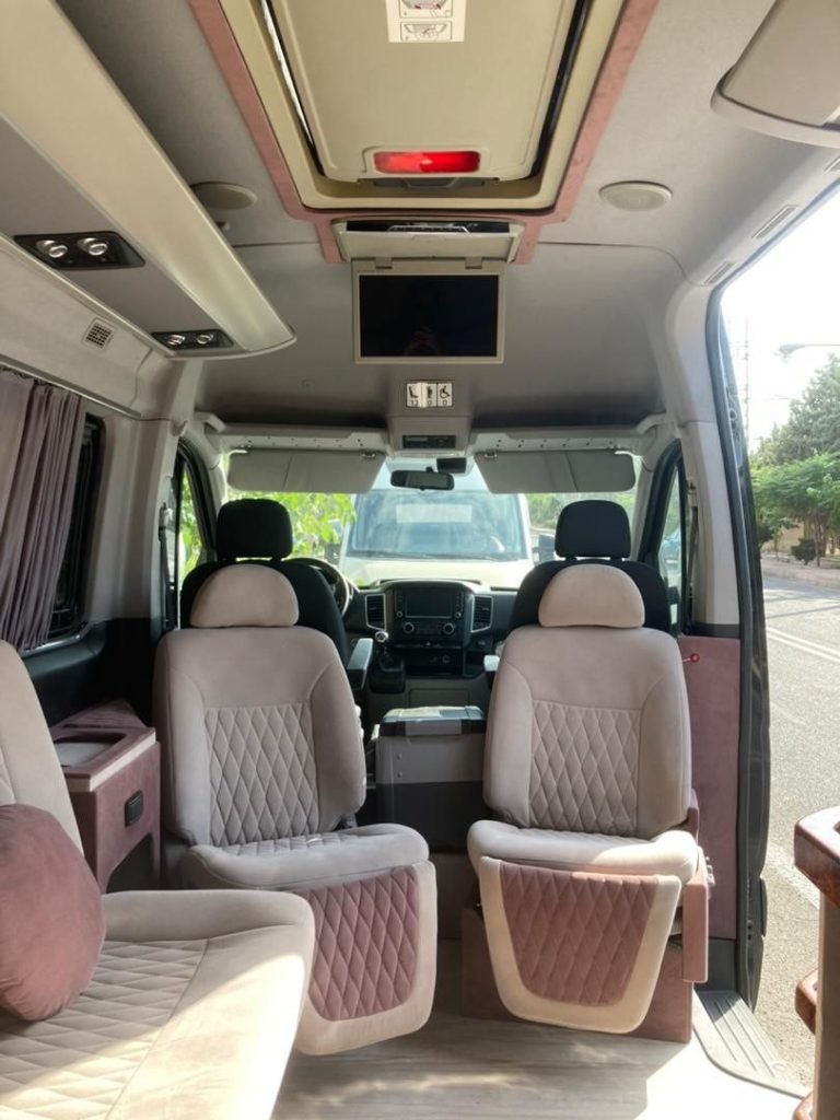 کرایه ون تشریفاتی چگونه به فرهنگ سفرهای داخلی شکل داده است؟