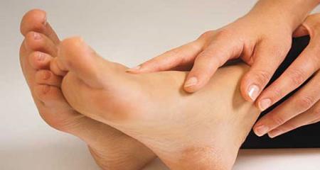 پاهای شما همیشه سرد است؟ به این بیماری ها دچارید!_راسخ