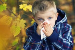 مدیریت آلرژی‌های پاییزی دانش‌آموزان با راه حلهای طب سنتی_راسخ
